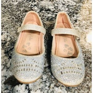 Olive & Edie Girls Toddler Sparkling Shoes. Size 8.
